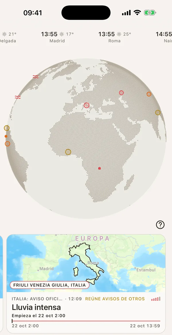 Captura de l’app de SonarMap: el globus amb els successos vigents, l’hora i el temps de diverses ciutats a dalt i, a sota, la targeta d’un avís oficial de pluja intensa a Friül-Venècia Júlia, Itàlia