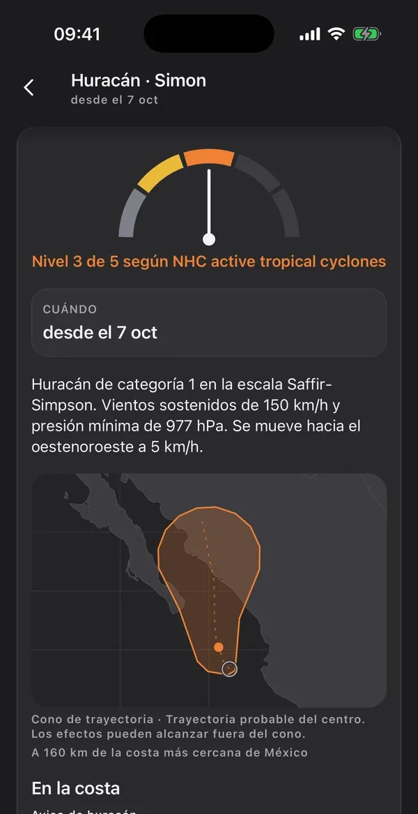 La fitxa d’un huracà en mode fosc: l’huracà Simon, de nivell 3 de 5 segons l’NHC, amb la seva descripció i el con de trajectòria davant de la costa de Mèxic
